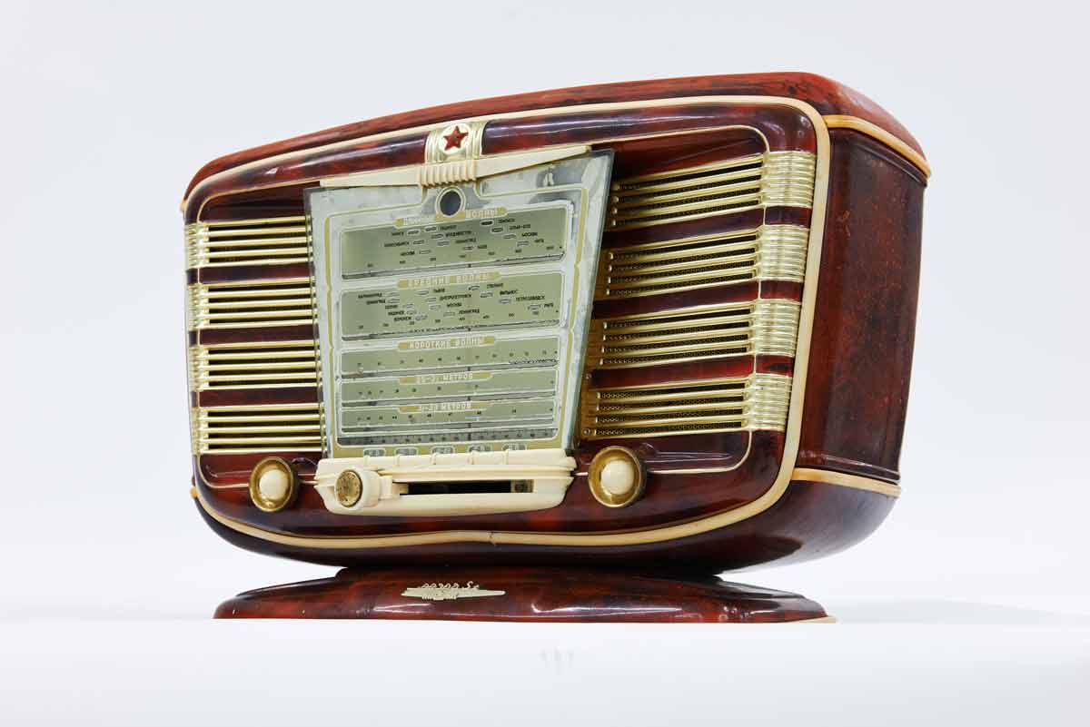 ‘ Zvezda’, luxe radio, 1954 (kopie naar Frans toestel SNR Excelsior-52) © Moscow Design Museum