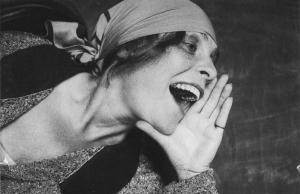 Aleksandr Rodtsjenko, 1925. Dit portret van Lili Brik werd een beroemde Sovjet-reclameposter.