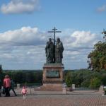 De Heilige Cyrillus en Methodius, uitvinders van het Glagolitische alfabet, het Sobornaja plein