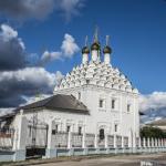 De Sint-Nicolaaskerk aan de Posadskaja oelitsa werkt sinds de jaren 1990 als een parochie voor de oudgelovigen