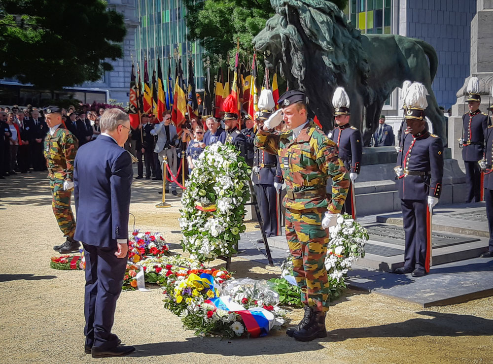 Ambassadeur van Rusland in België, Alexander Tokovinin, bij de neerlegging van bloemenkransen aan het Graf van de Onbekende Soldaat, 8 mei 2018, Congresplein, Brussel © belgium.mid.ru