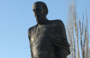 Een standbeeld van Fjodor Dostojevski in Omsk © Kristina Abramjan, www.om1.ru 