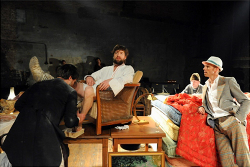 Oblomov, Zachar en Stolz in 'Oblomow', een productie van het Vlaamse theatergezelschap Lazarus © Lazarus, Arsenaal